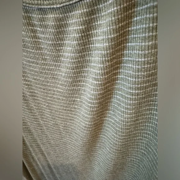 Cabi - Light Sage Green Ruffled Neckline Tank Top - Size L - Picture 9 of 9